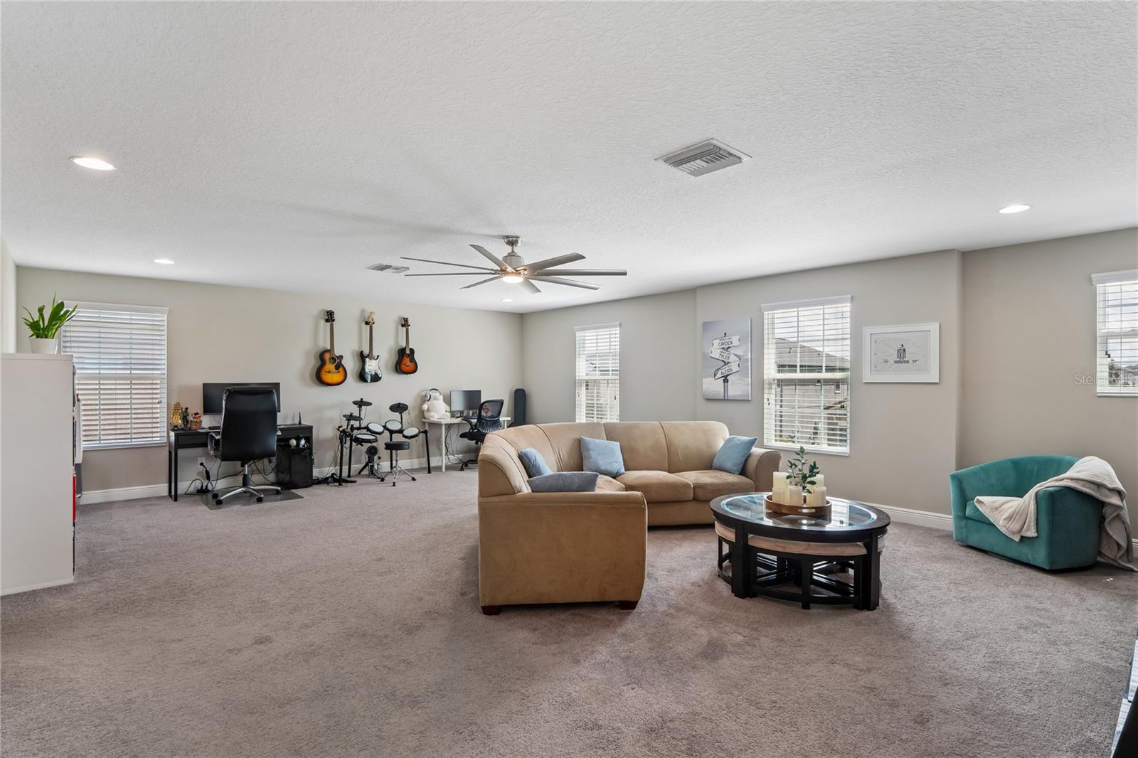 Huge Bonus Room