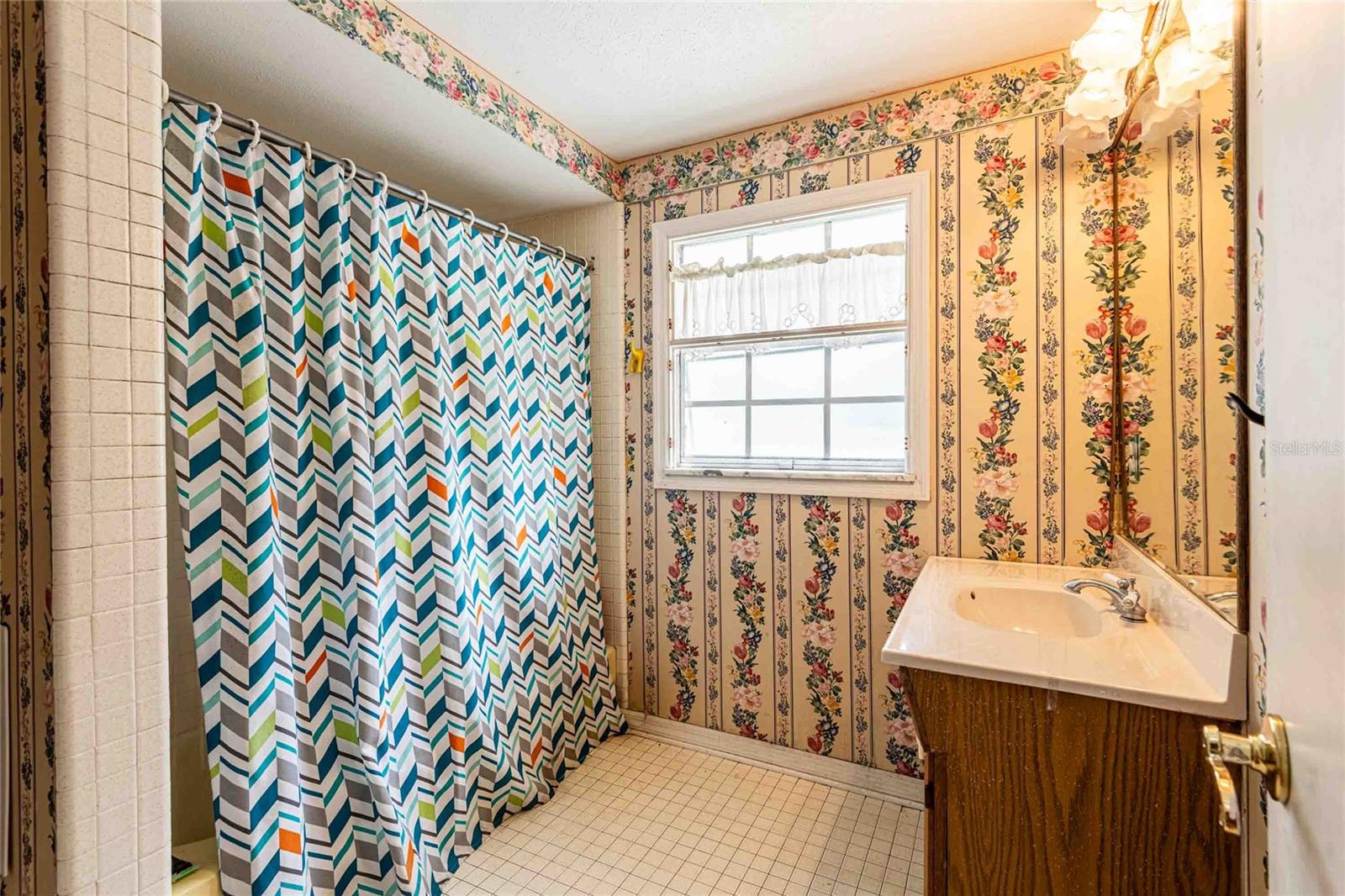 2ND BATHROOM -UPSTAIRS