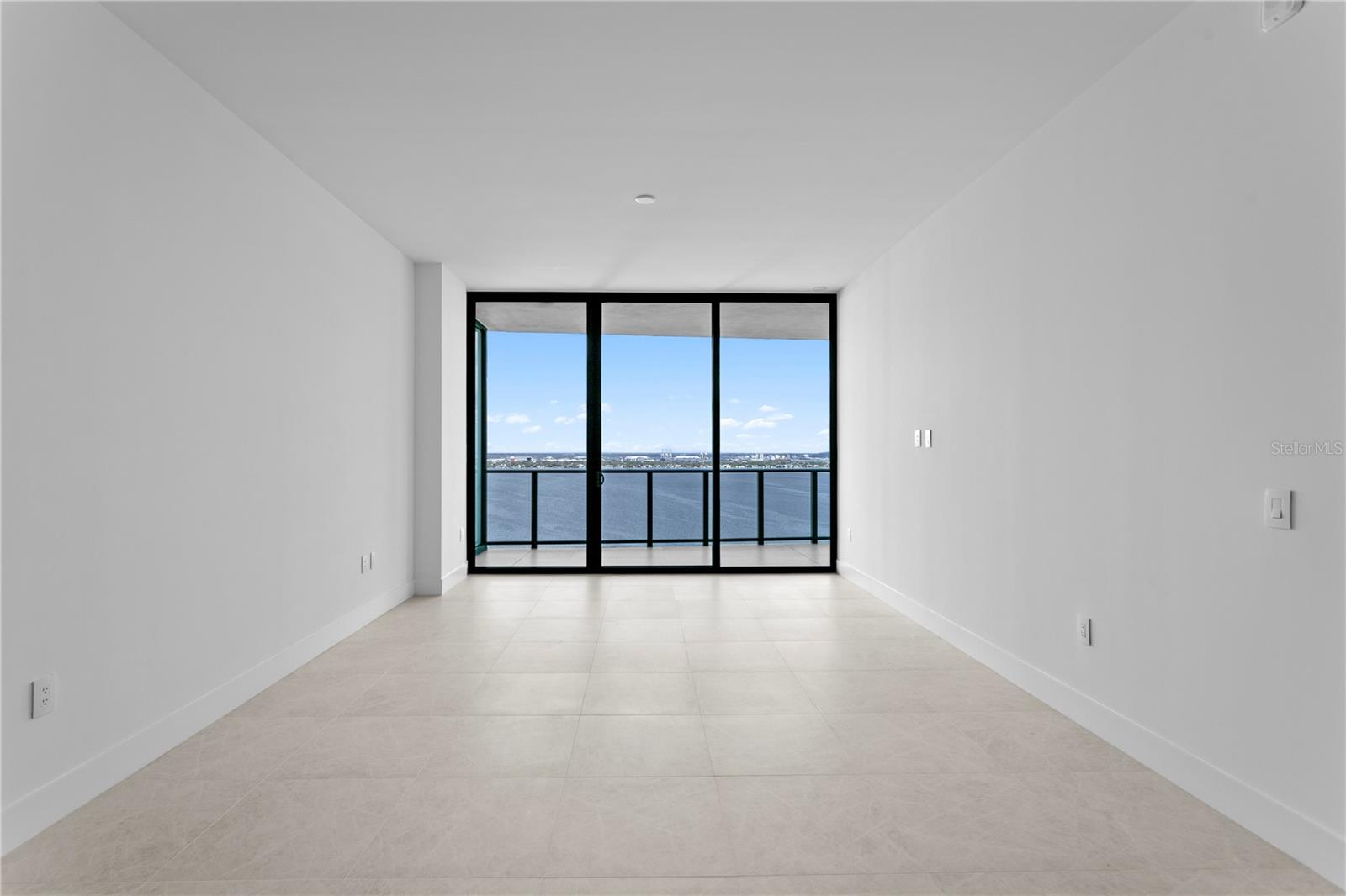 Generous 10'0" high ceilings offering breathtaking views