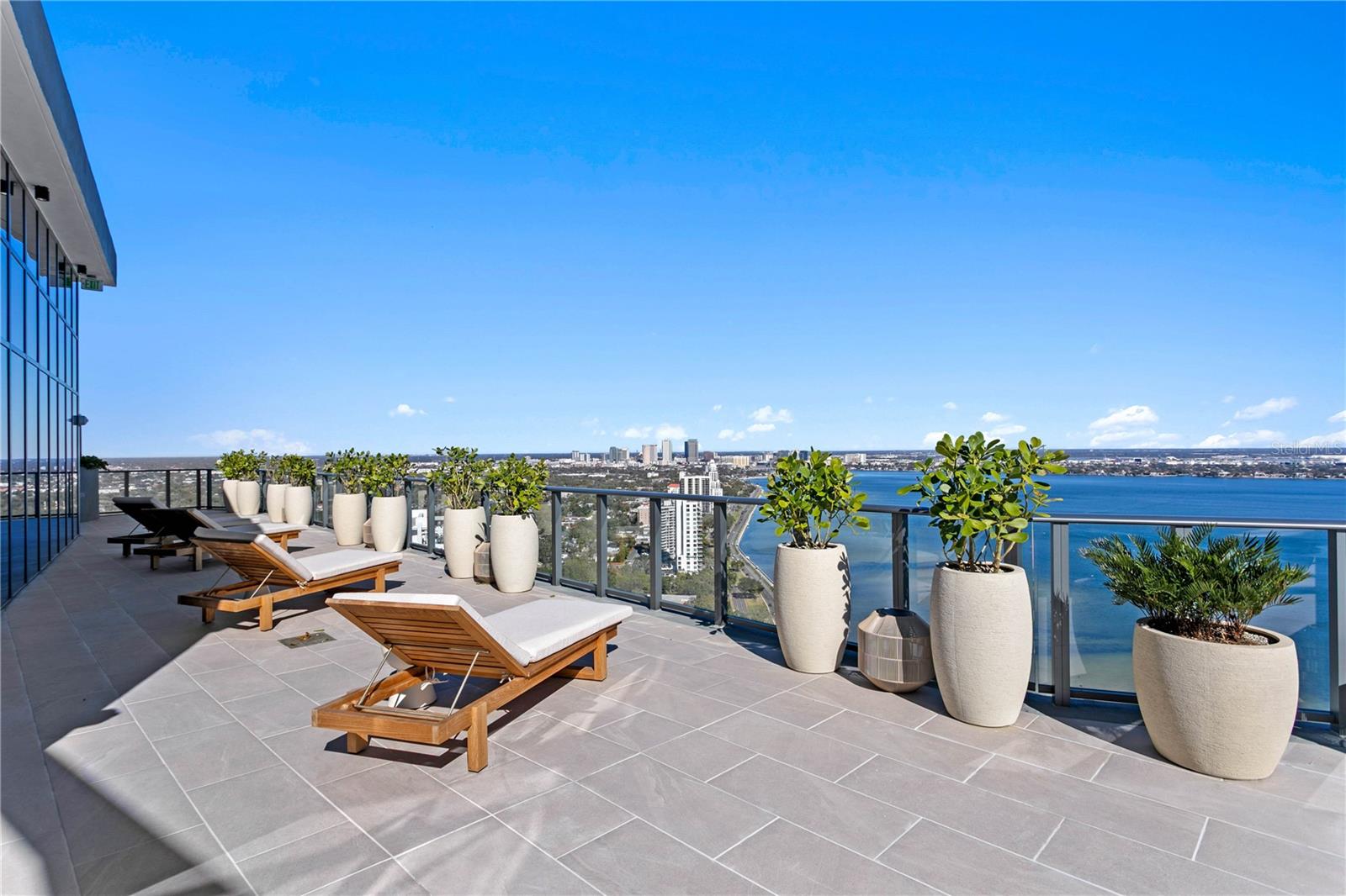 Rooftop sun deck overlooking the bayRooftop sun deck overlooking the bay