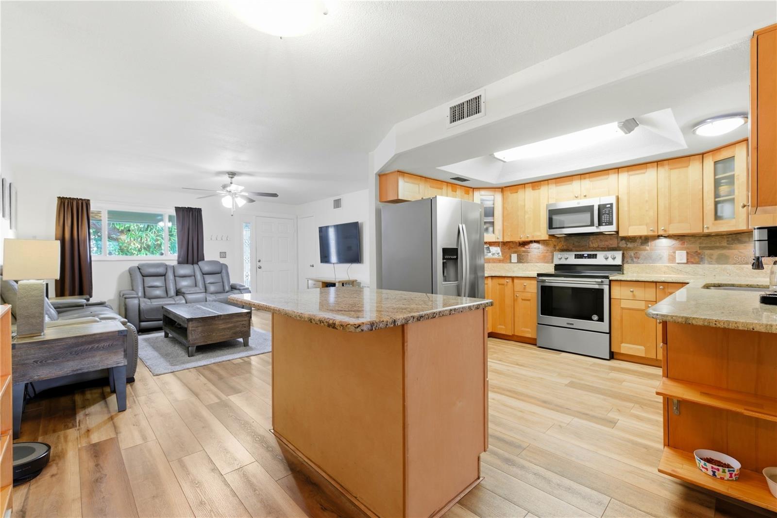 Convenient Island with additional storage