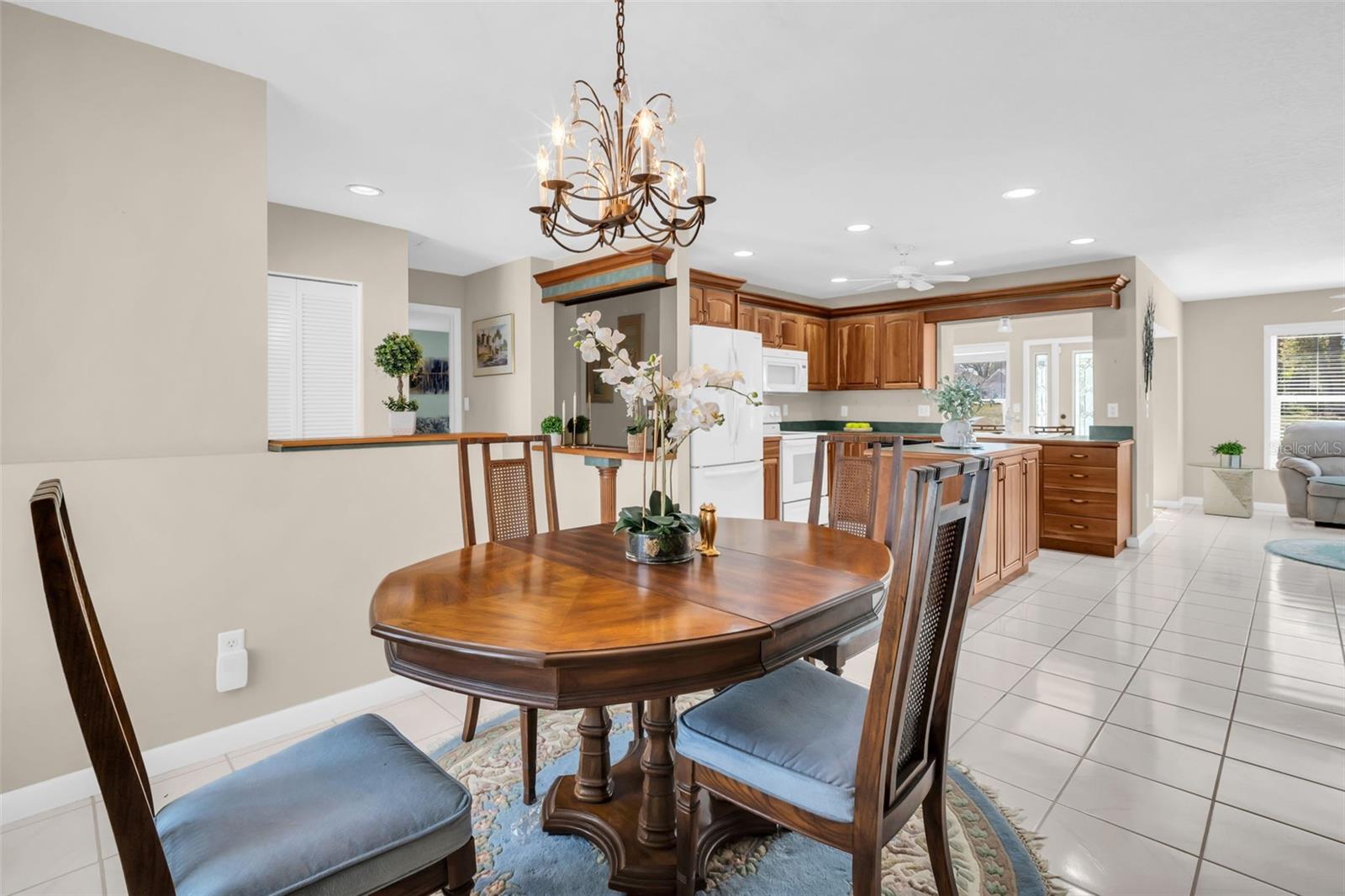 Dining/living room combo~