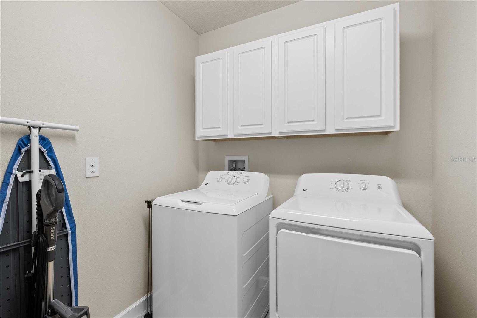 Laundry room with Cabinetry