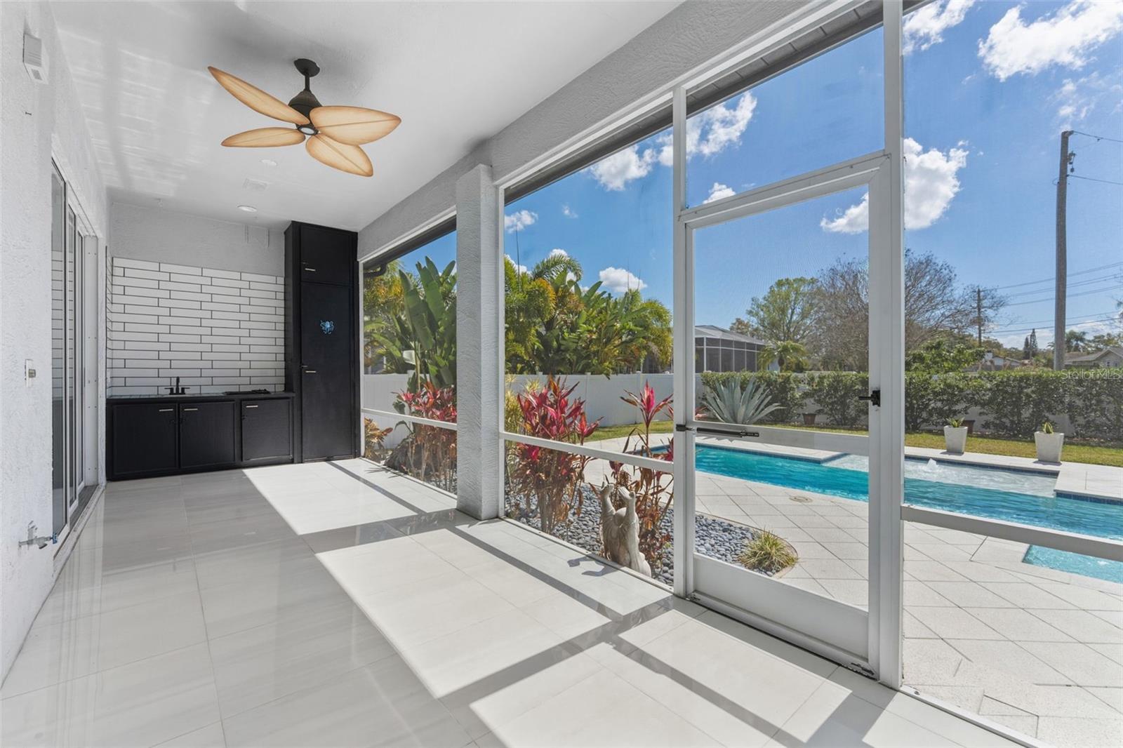 Screen Patio with Outdoor Kitchen!