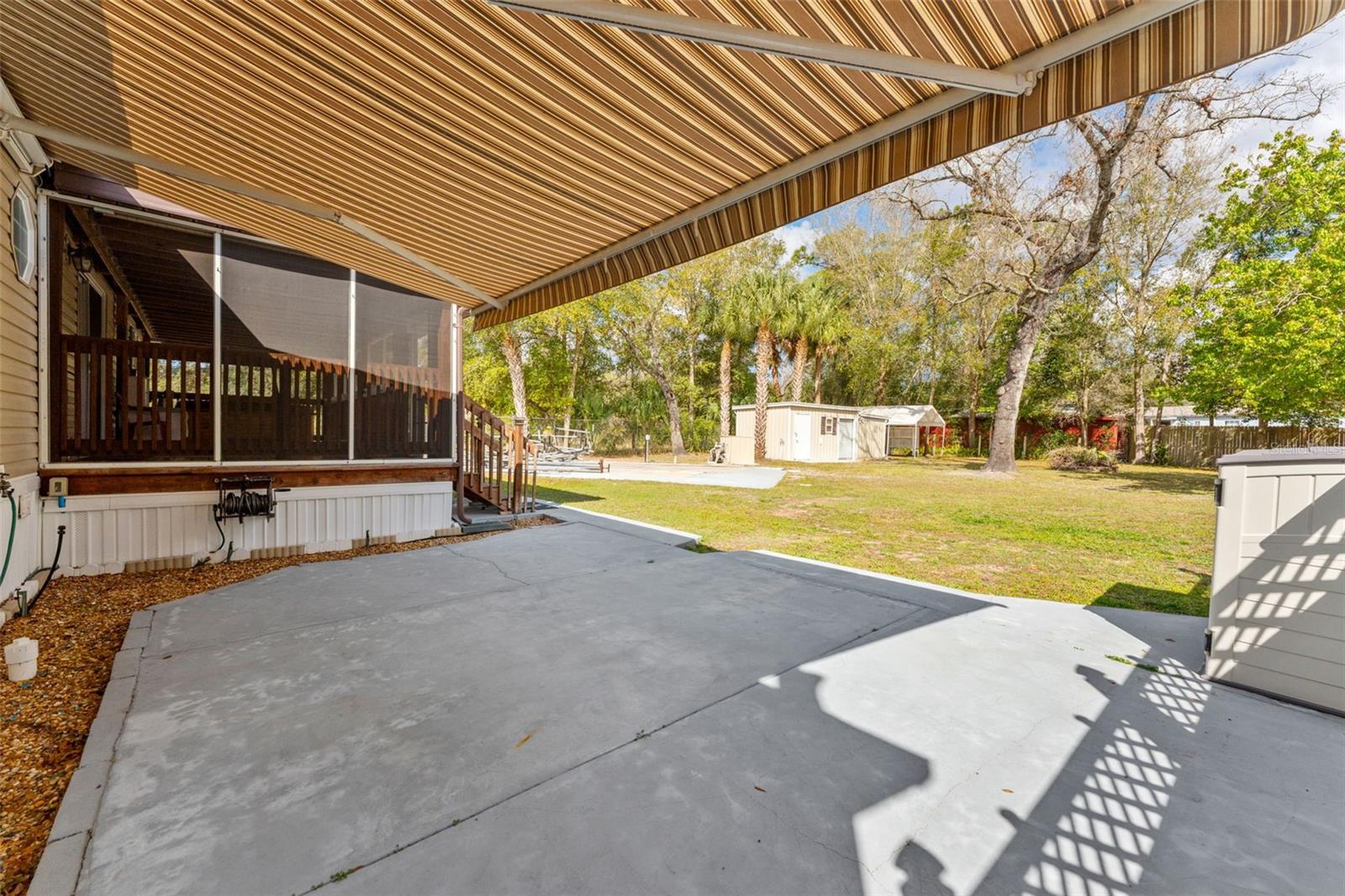 Patio with Retractable Awning!
