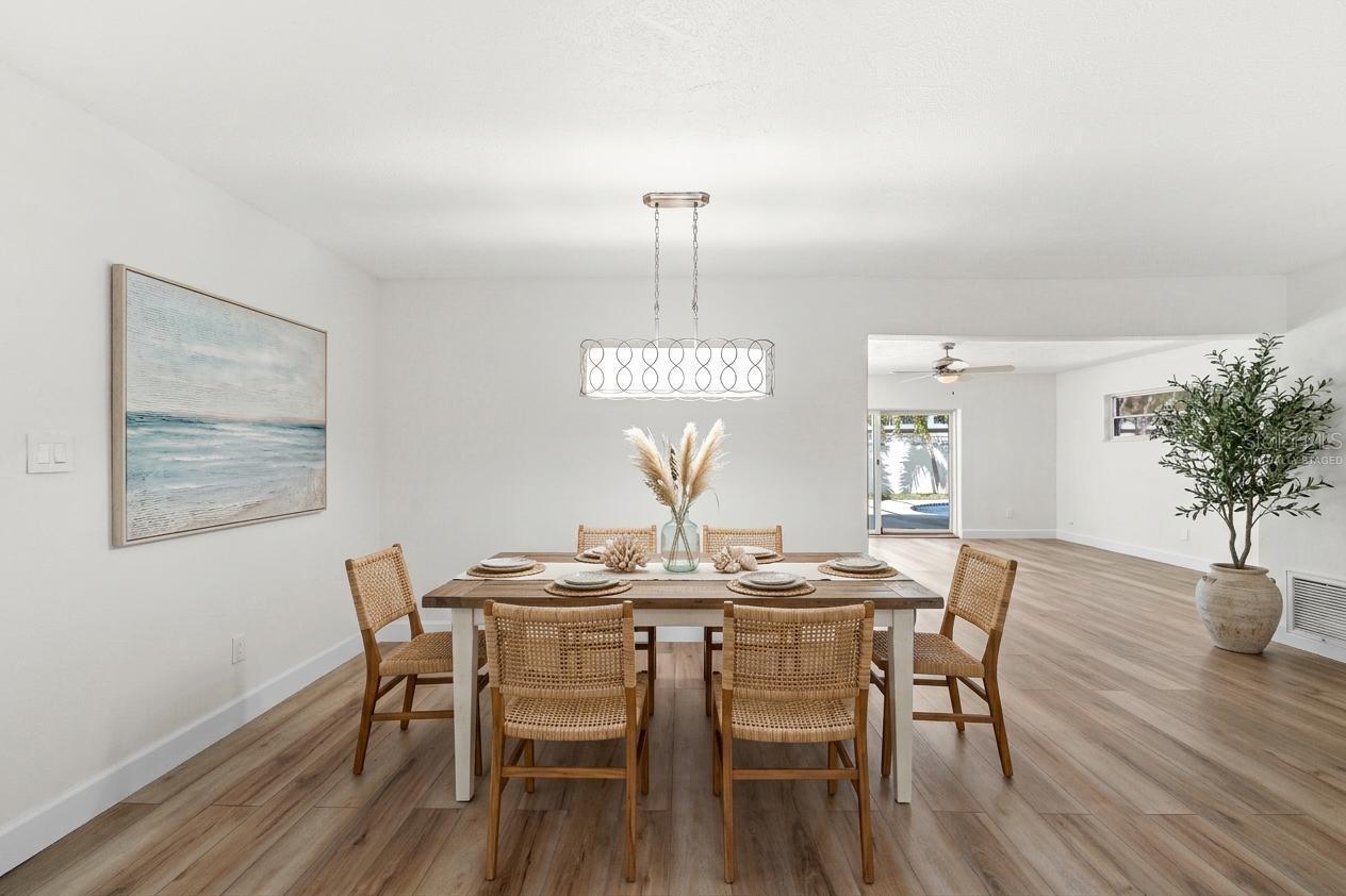 Virtually Staged Dinning room