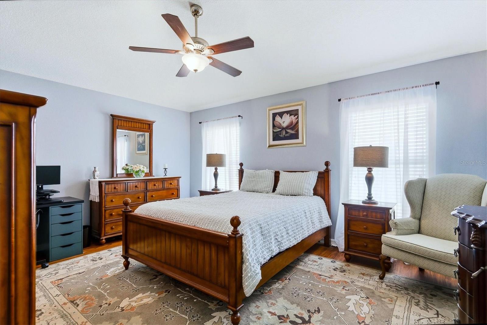 Wood- look floor, lots of light