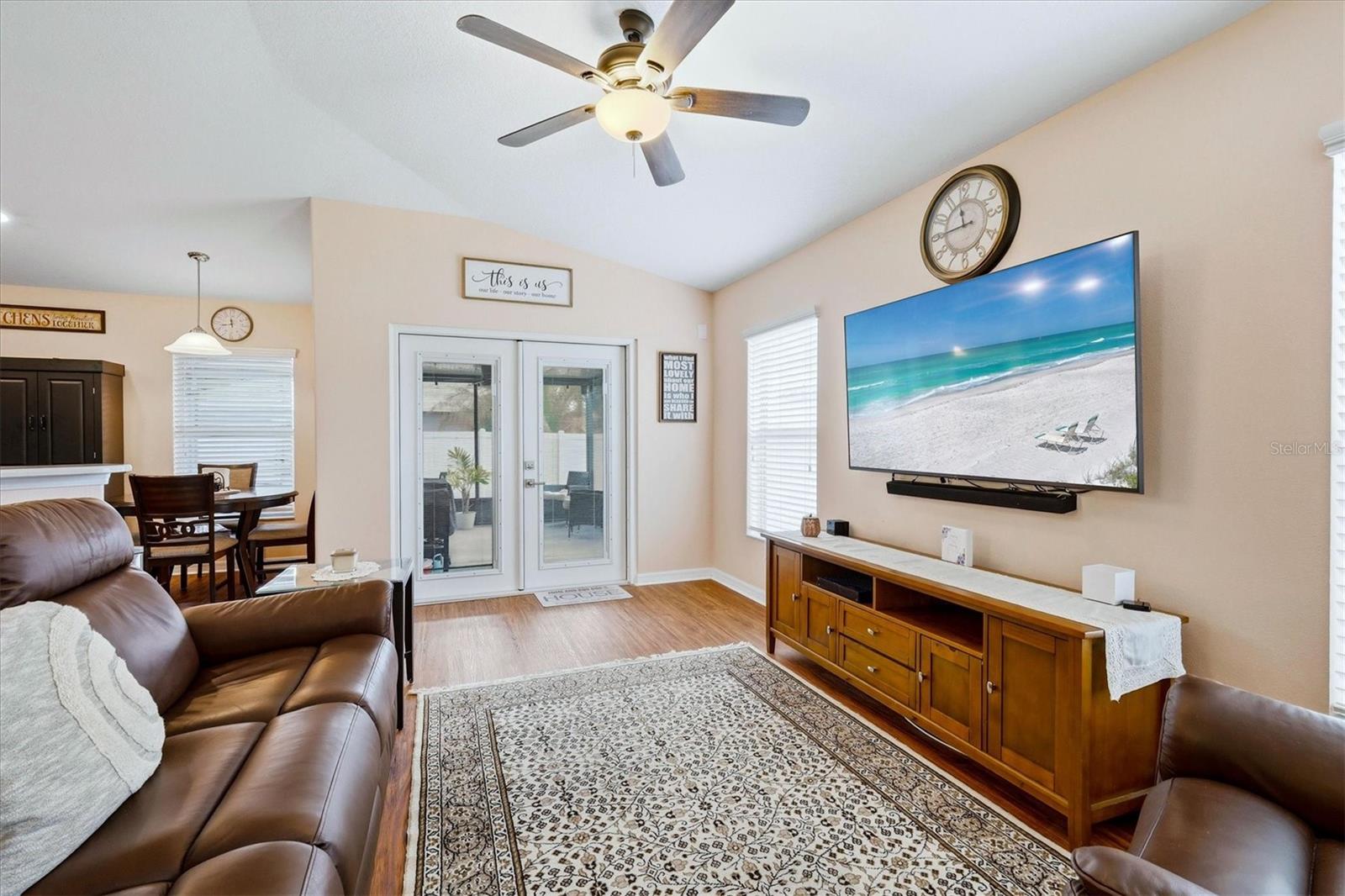 Ceiling fans in all rooms