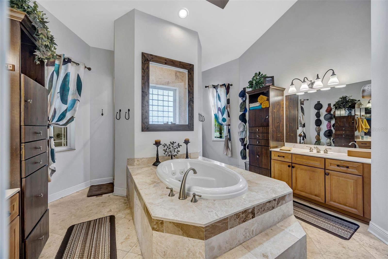 Primary En-Suite Bath