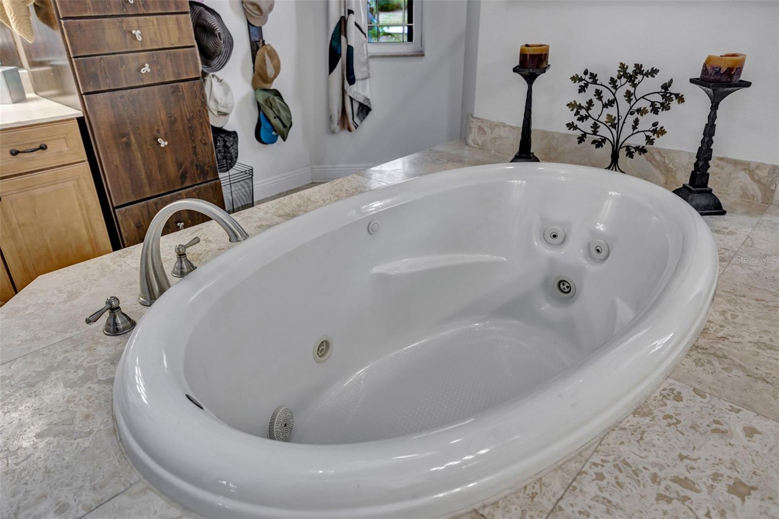 Primary En-Suite Bath