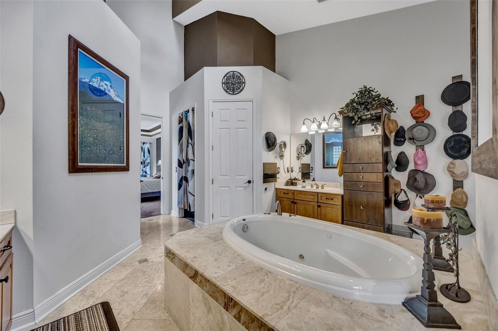 Primary En-Suite Bath