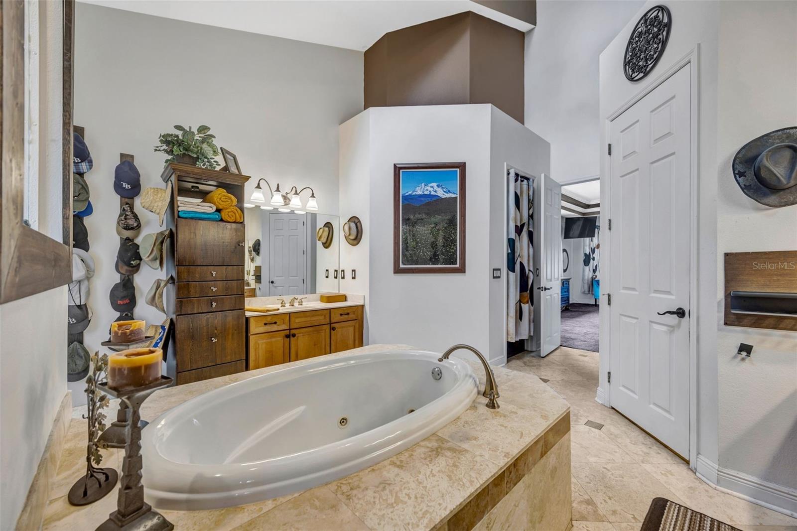 Primary En-Suite Bath