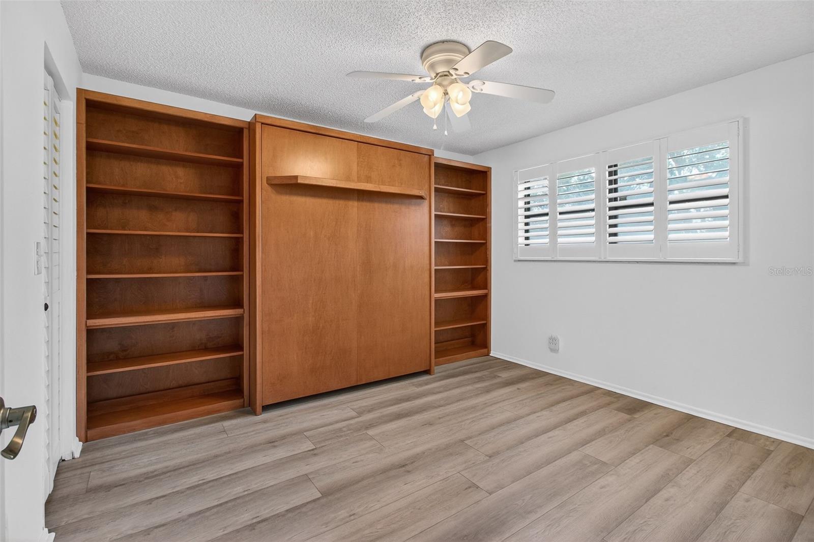 Queen sized Murphy bed in the 2nd bedroom.