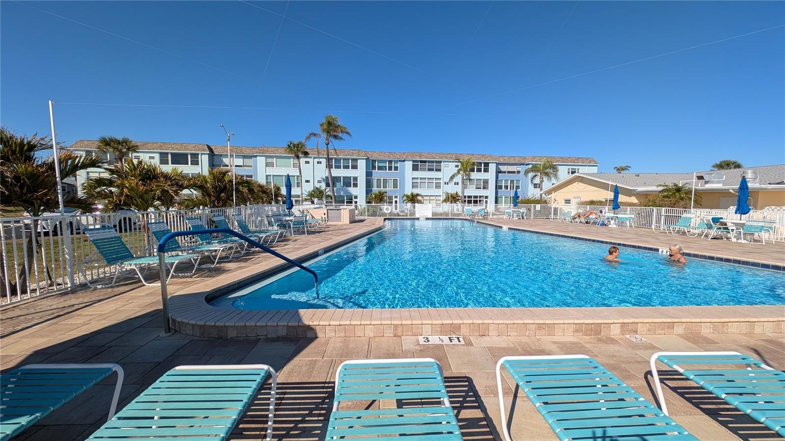 HUGE Waterfront pool