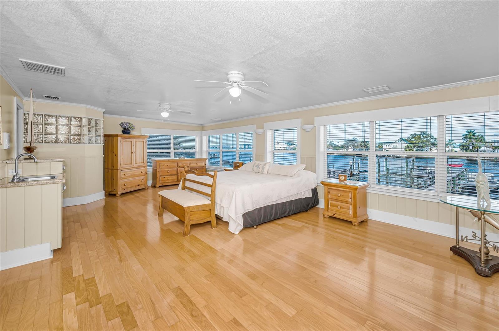 1st Floor Primary Suite