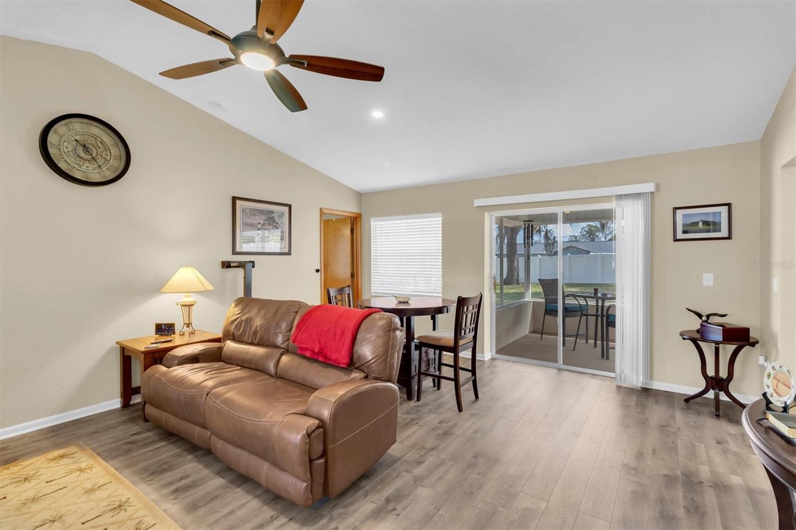 Living room/Dining room