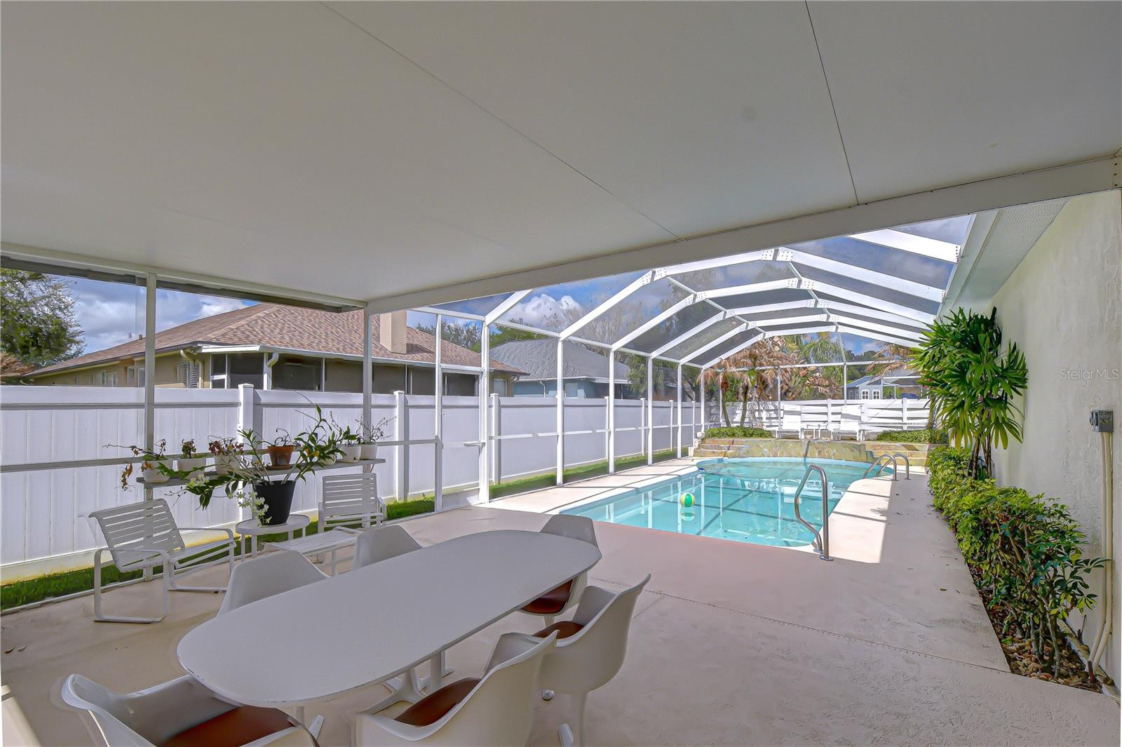 14’ x 60’ screened lanai