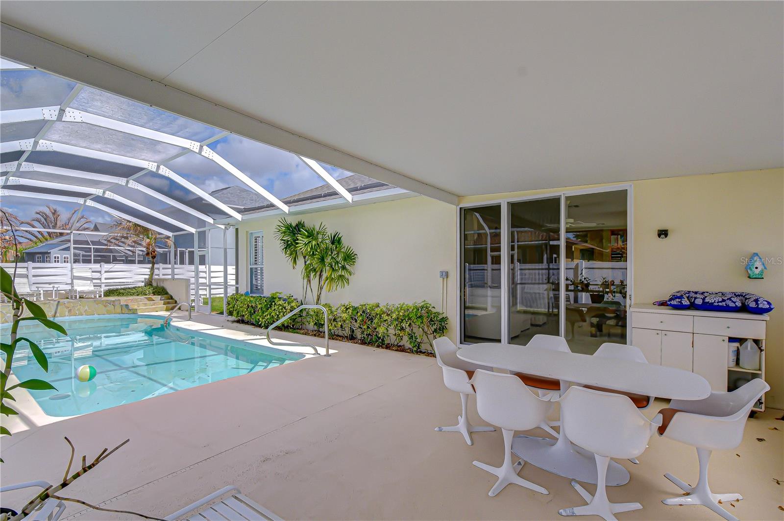 14’ x 60’ screened lanai