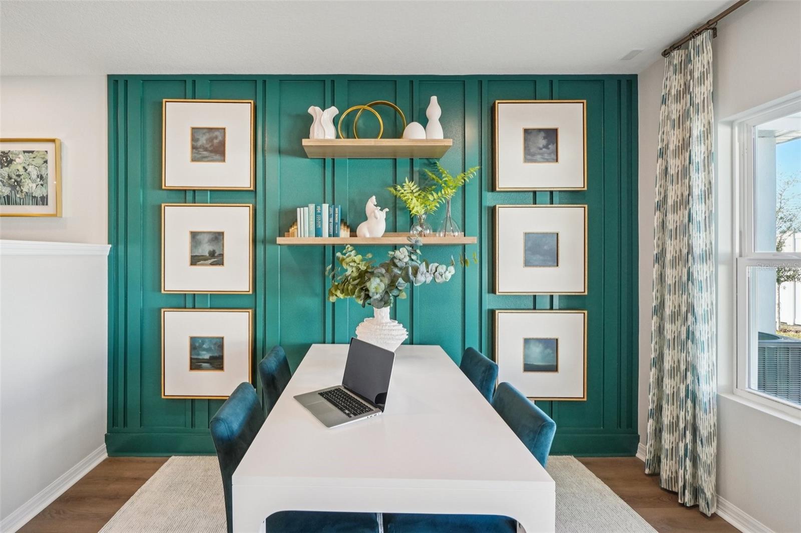 TB8483806