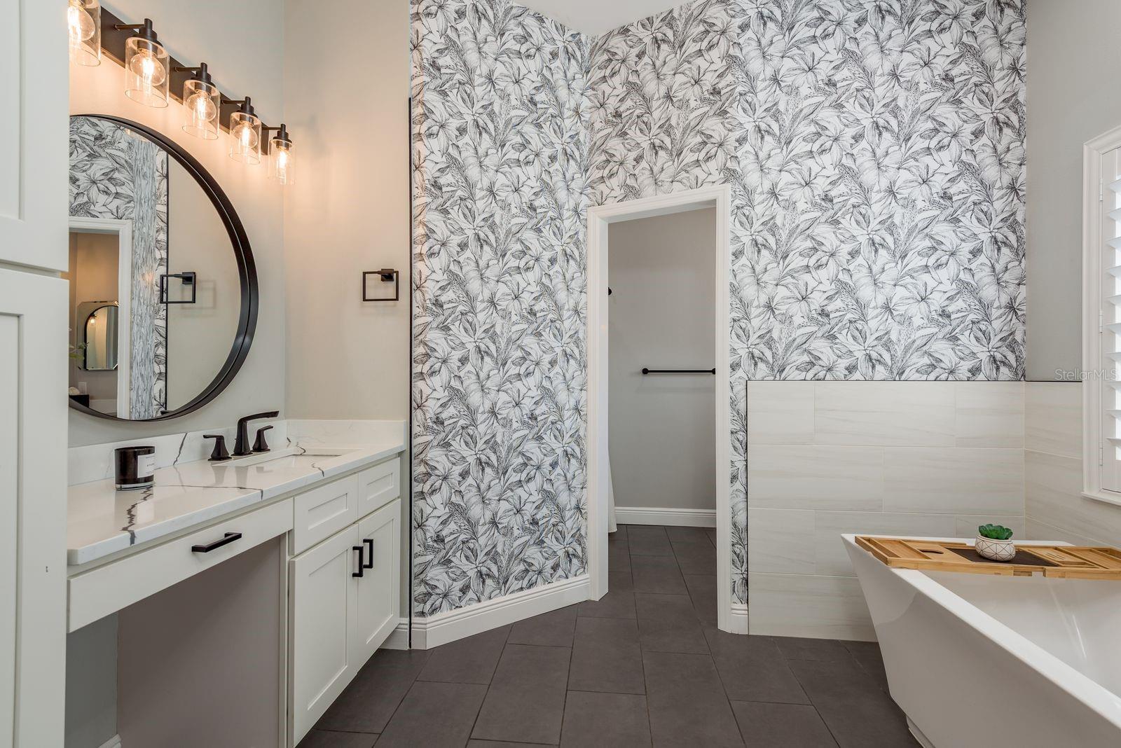 Primary bedroom bathroom