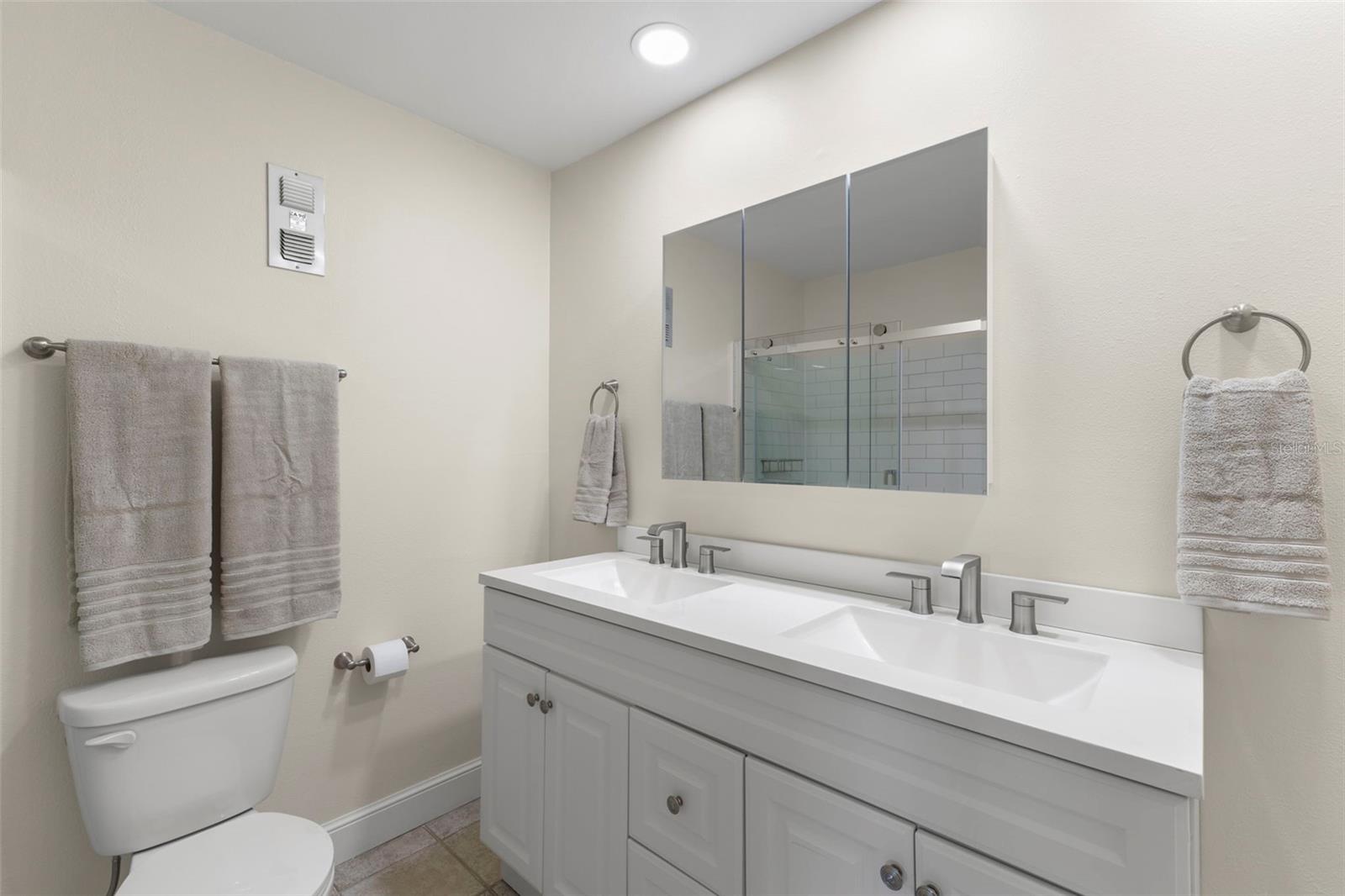 DUAL SINKS IN MASTER