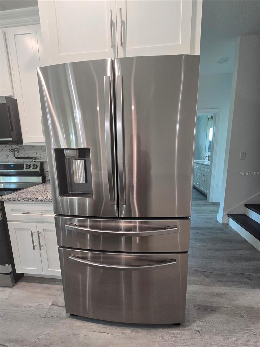 STAINLESS STEEL APPLIANCES