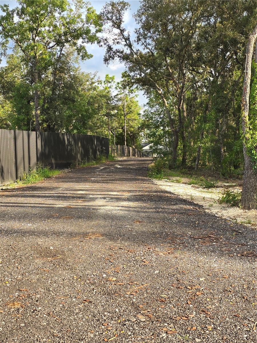 LONG PRIVATE DRIVEWAY