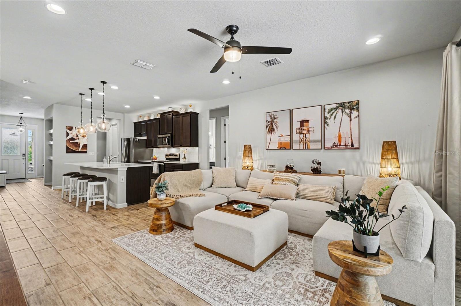 Open floor plan allows flexible furniture configuratiion.