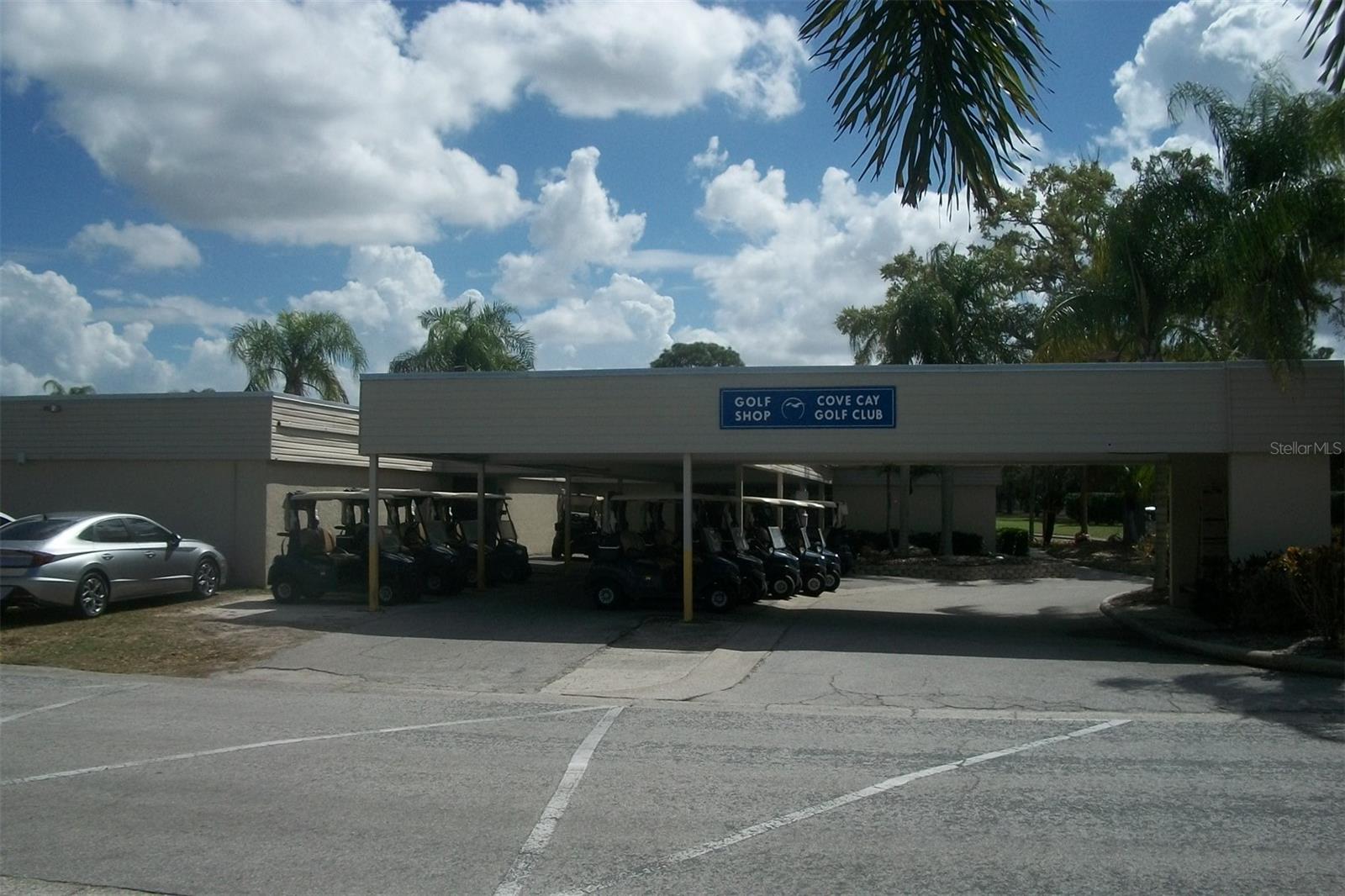 Golf Couse entrance to Pro Shop