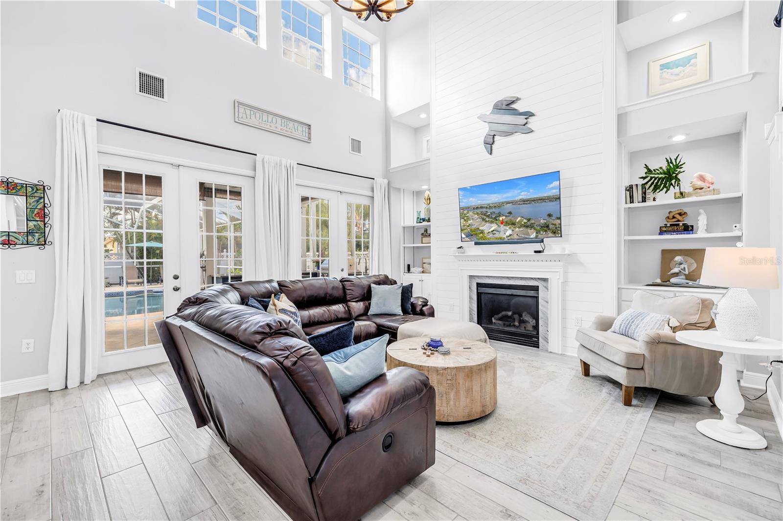 Floor to Ceiling Built-Ins