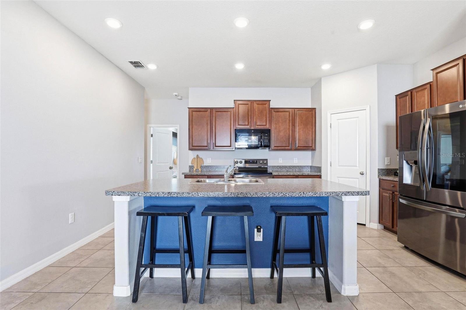 Kitchen-Island With Seating