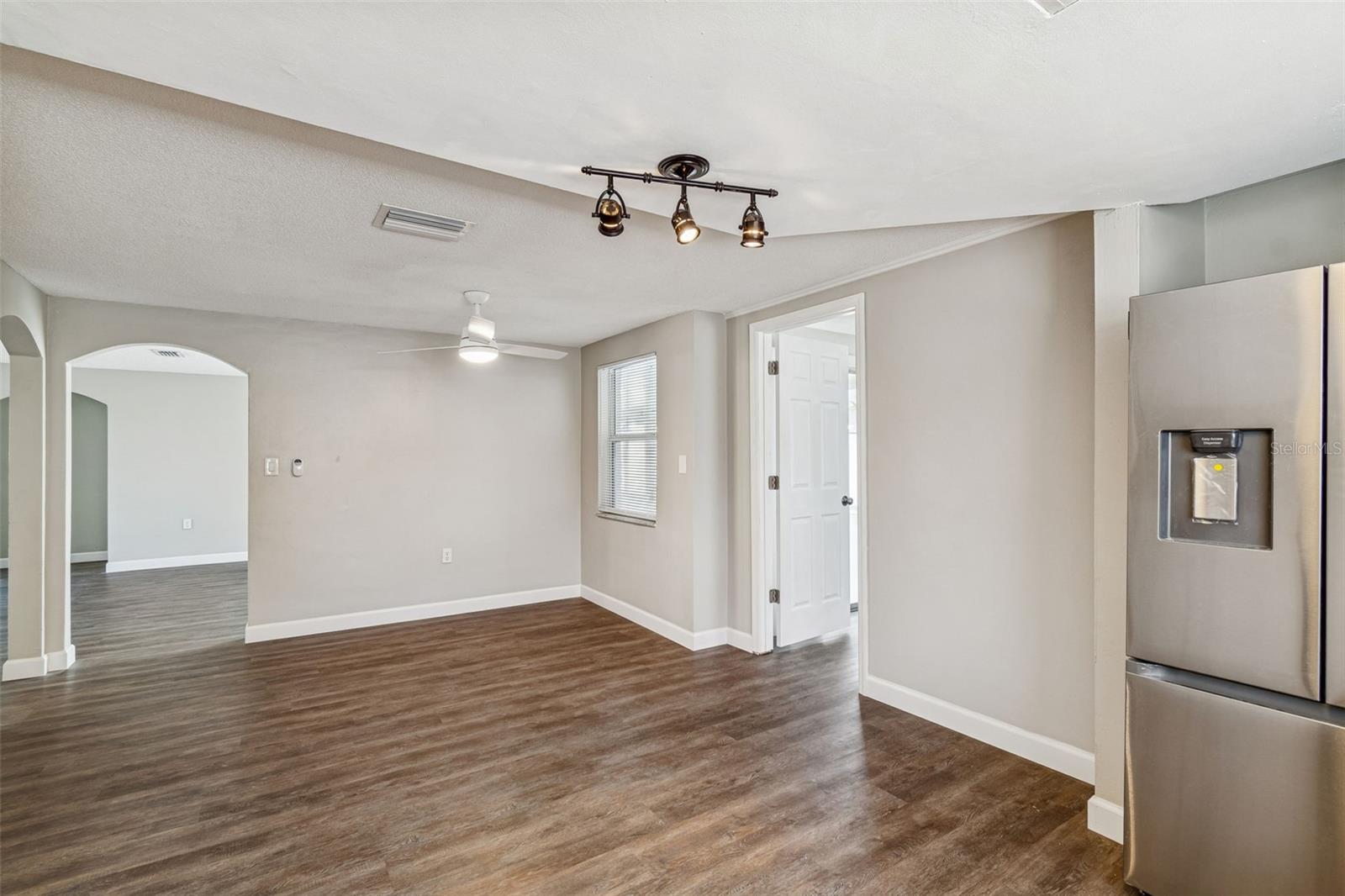 KITCHEN/KITCHEN DINING AREA