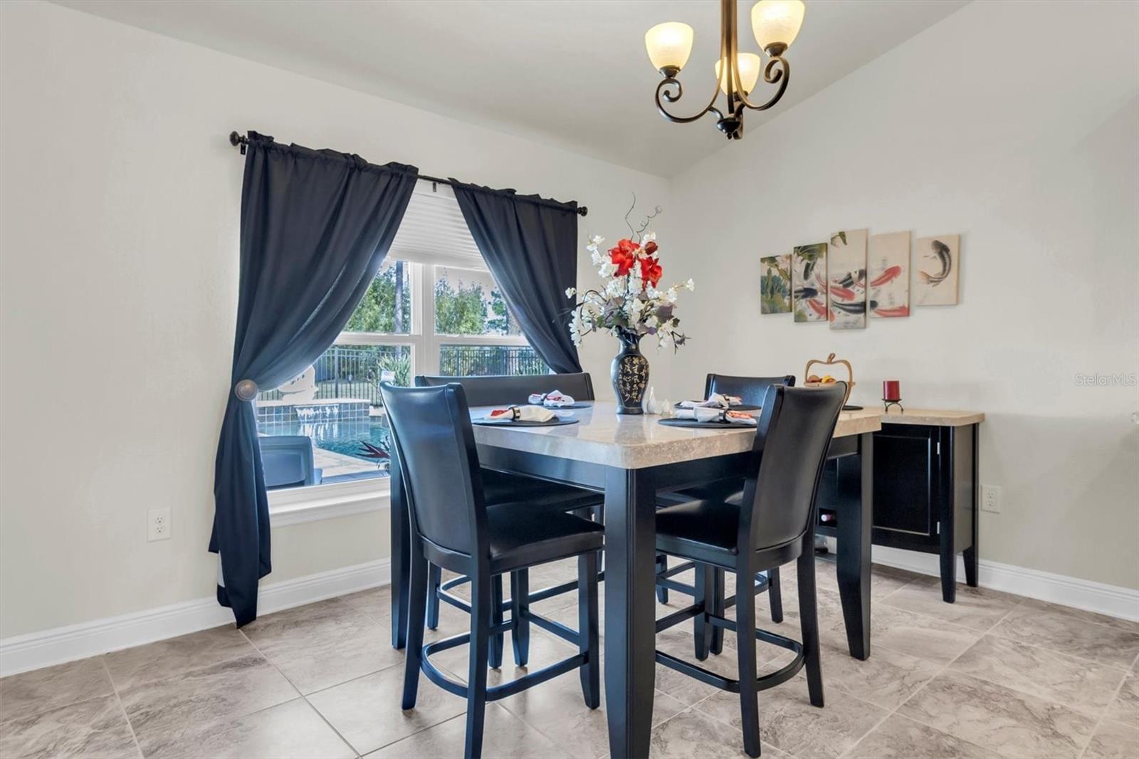 Dinette / Breakfast Area