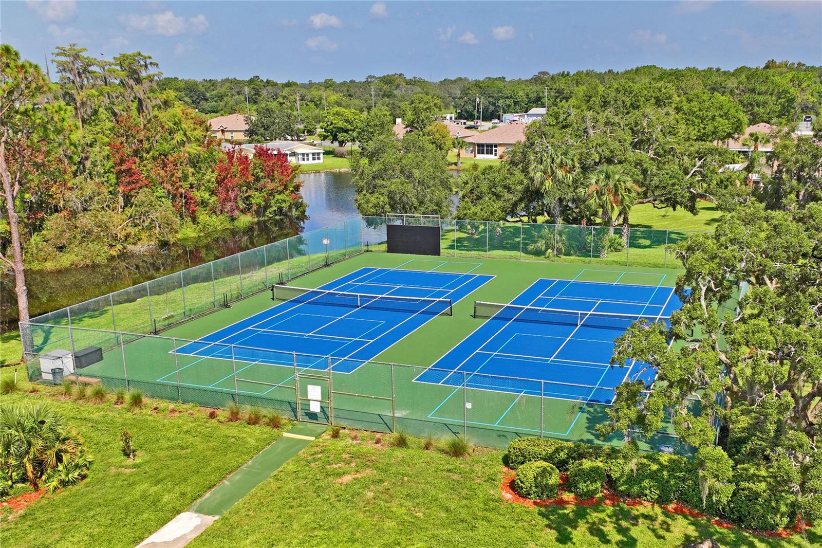 TENNIS/PICKLEBALL COURTS