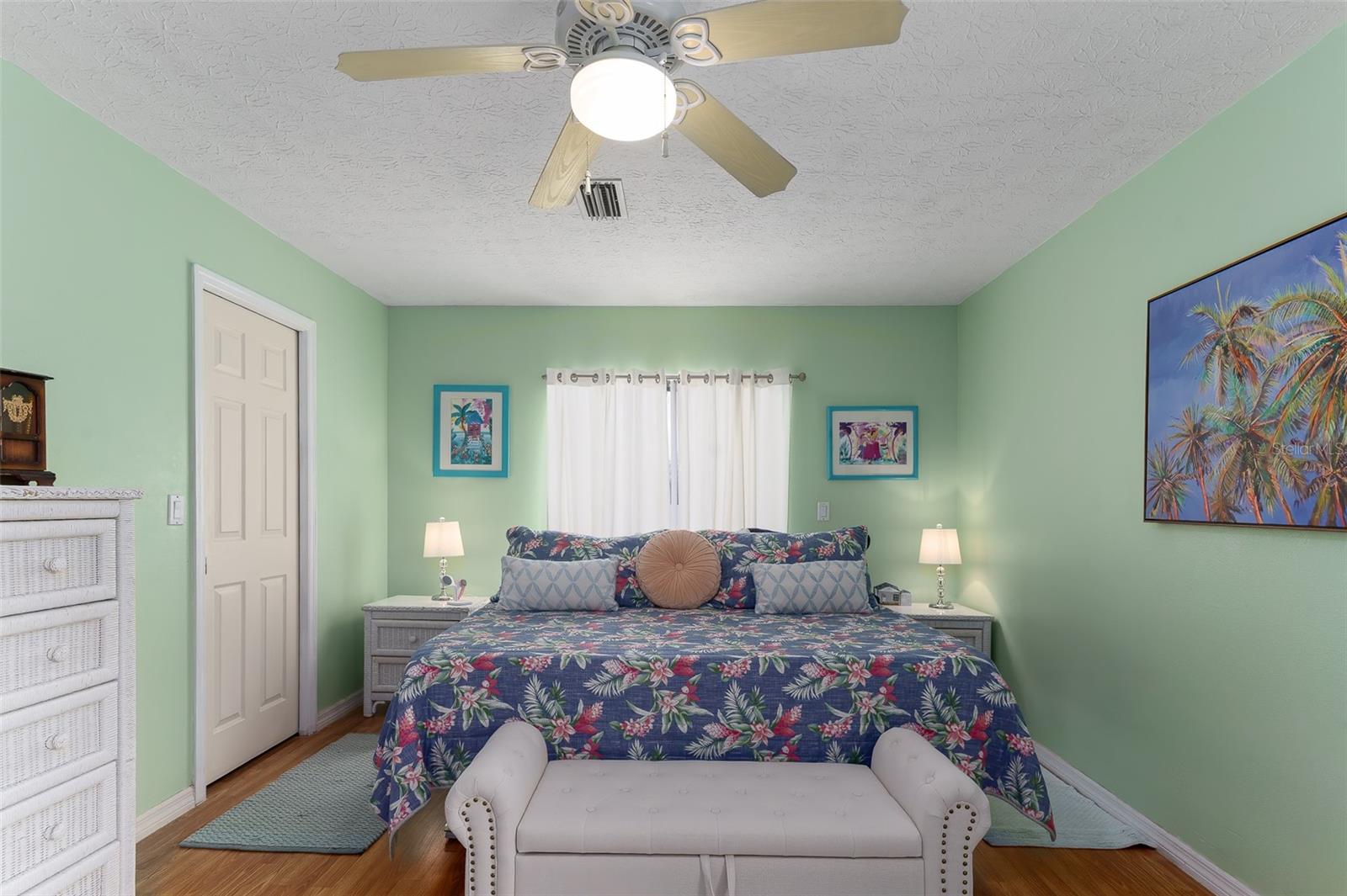 here's the master with walk in closet