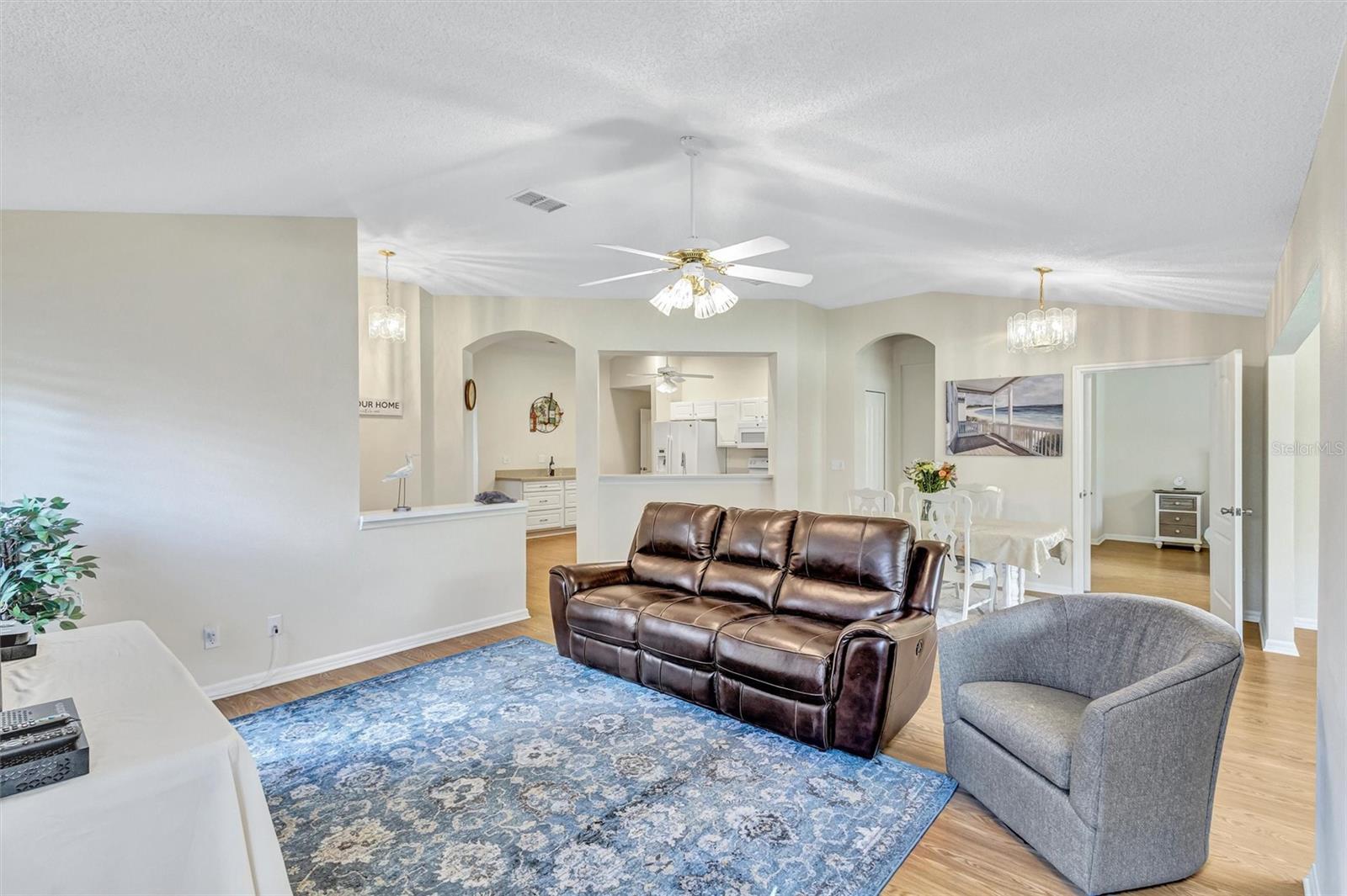 Living Rm/Dining Rm Combo