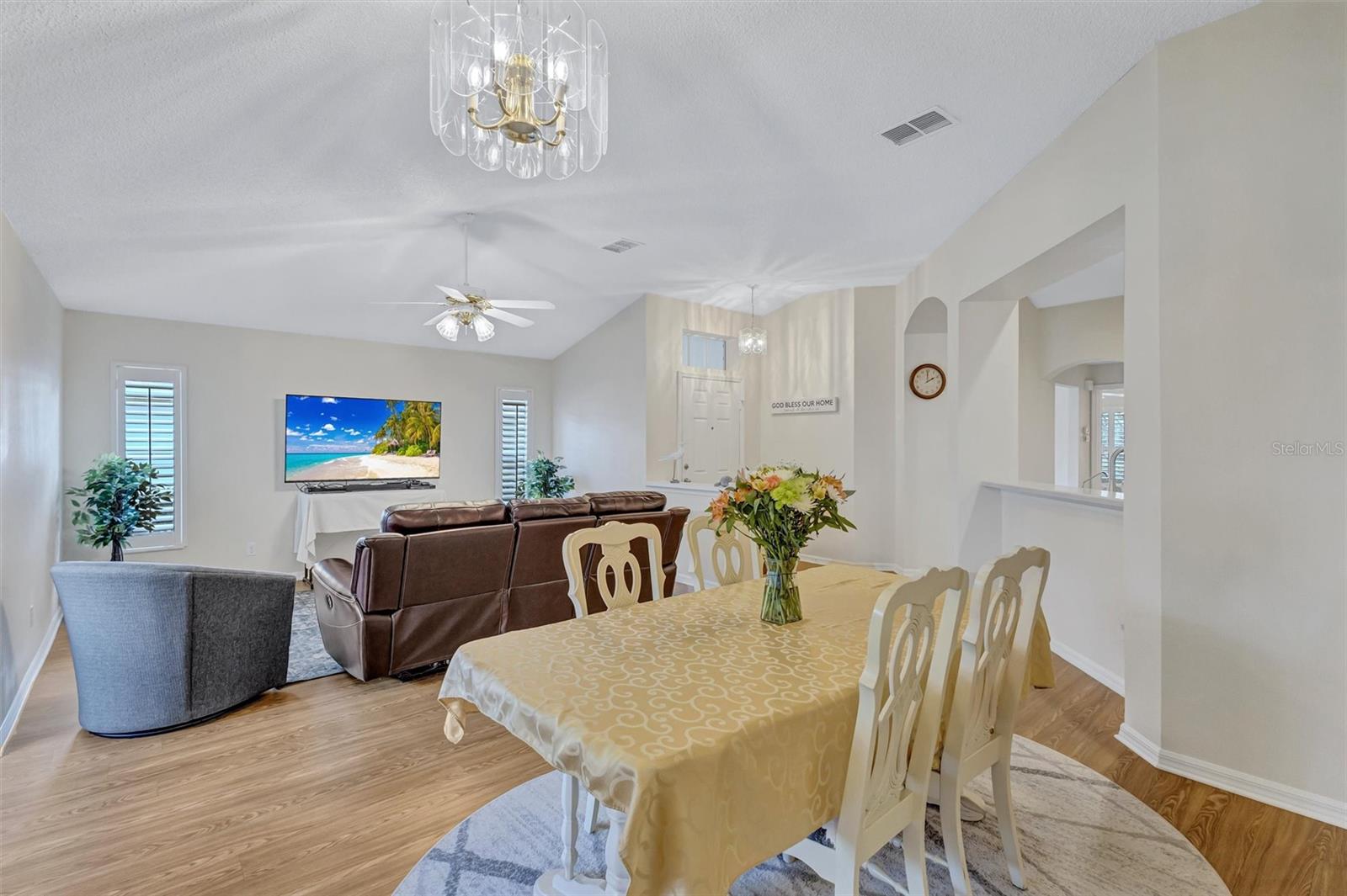 Dining Rm/Living Rm Combo