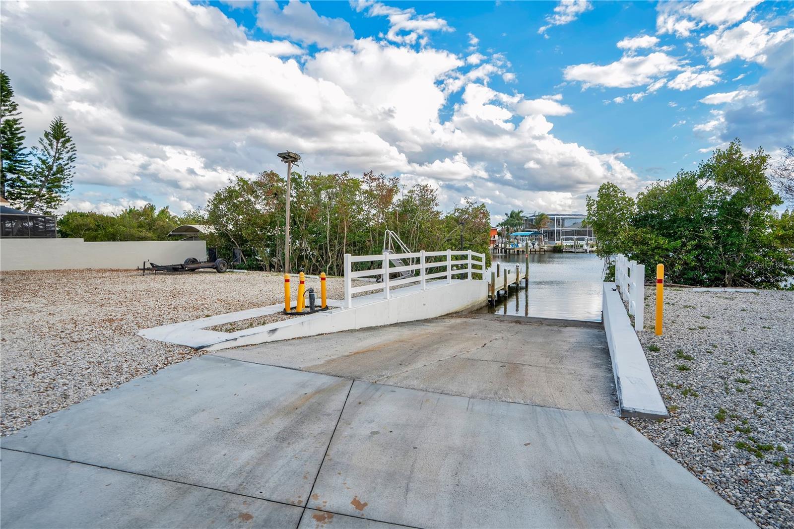 community dock/boat lounch