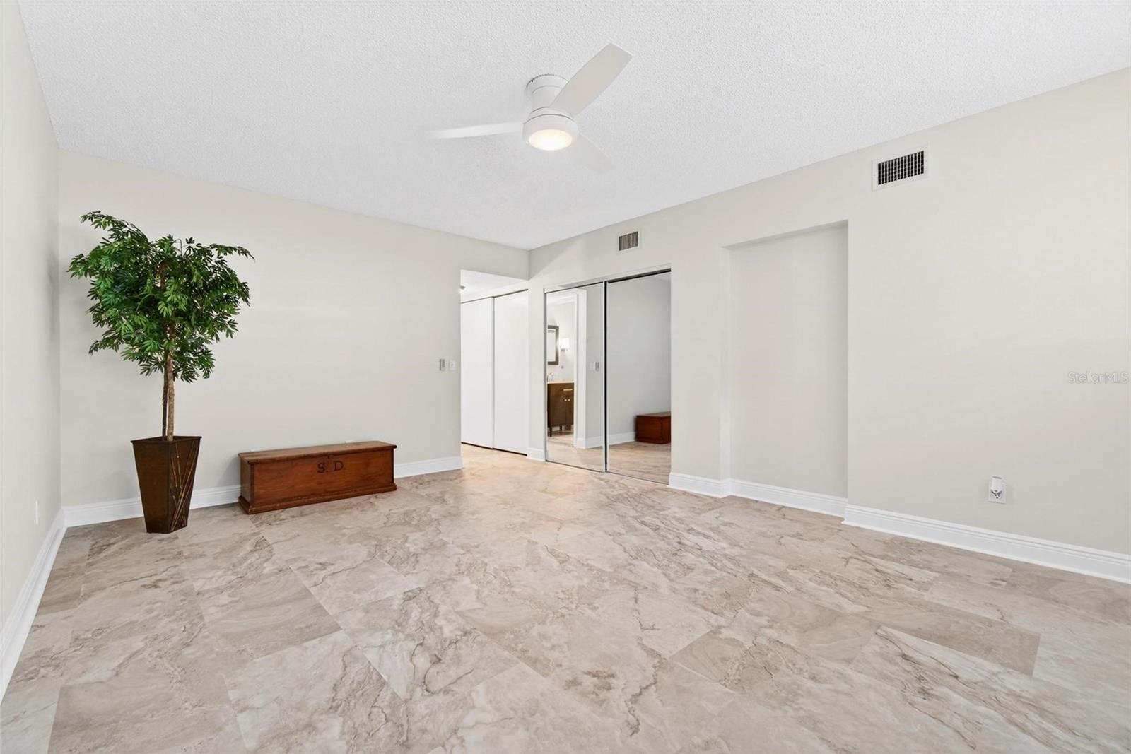 Mirrored Closet Doors w/ Closet System.