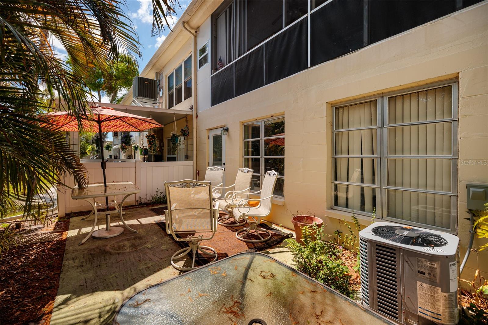 Nice sitting area from Florida Room.