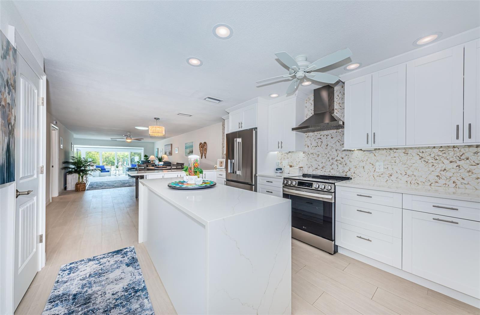 Drop dead kitchen, open concept floorplan