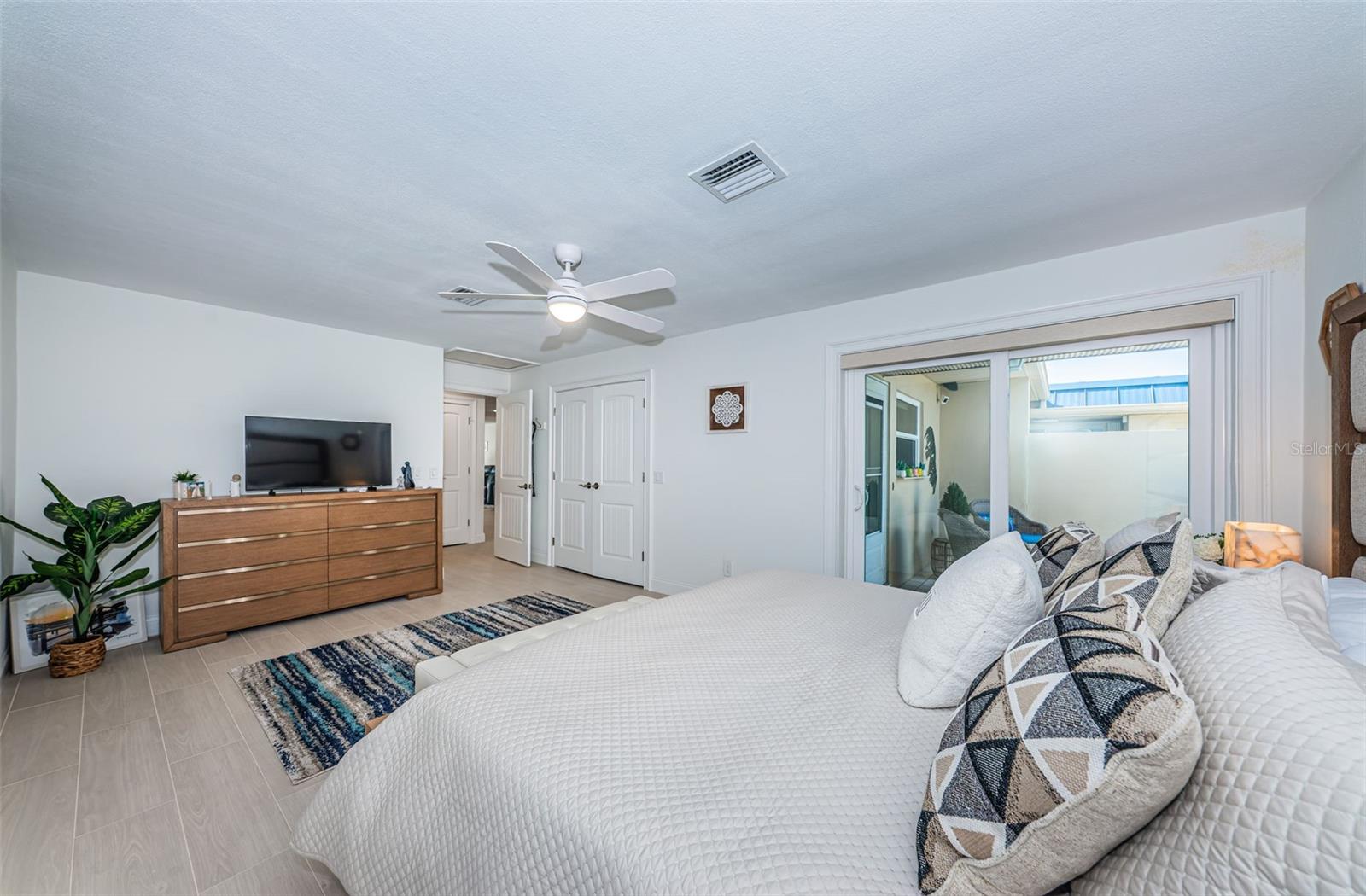 Spacious 2nnd bedroom