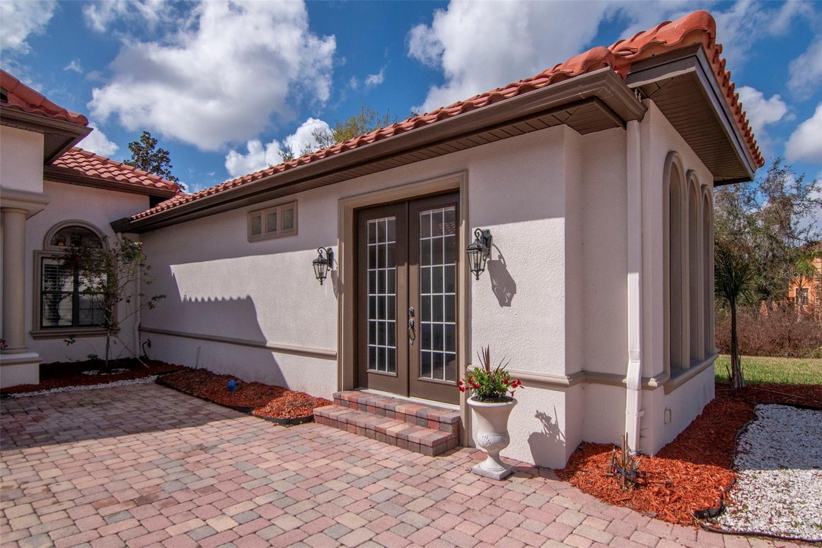 in-law suite entrance