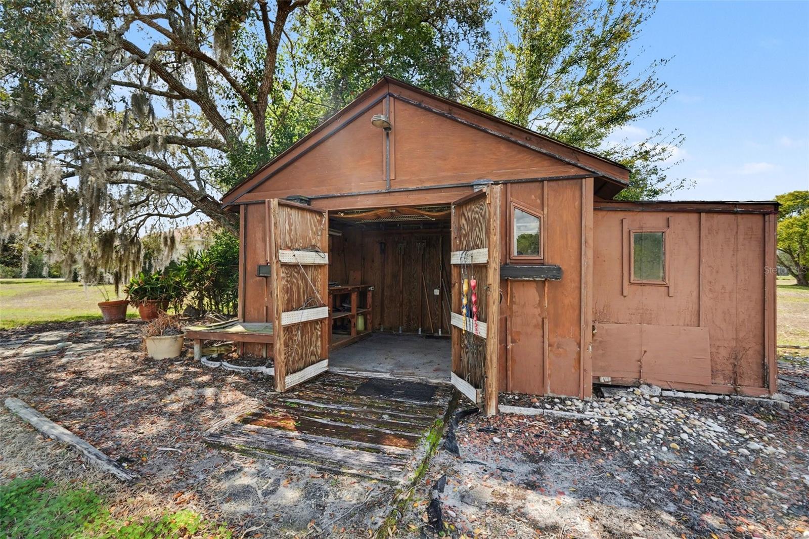 Shed with Electricity and Water connections availble.