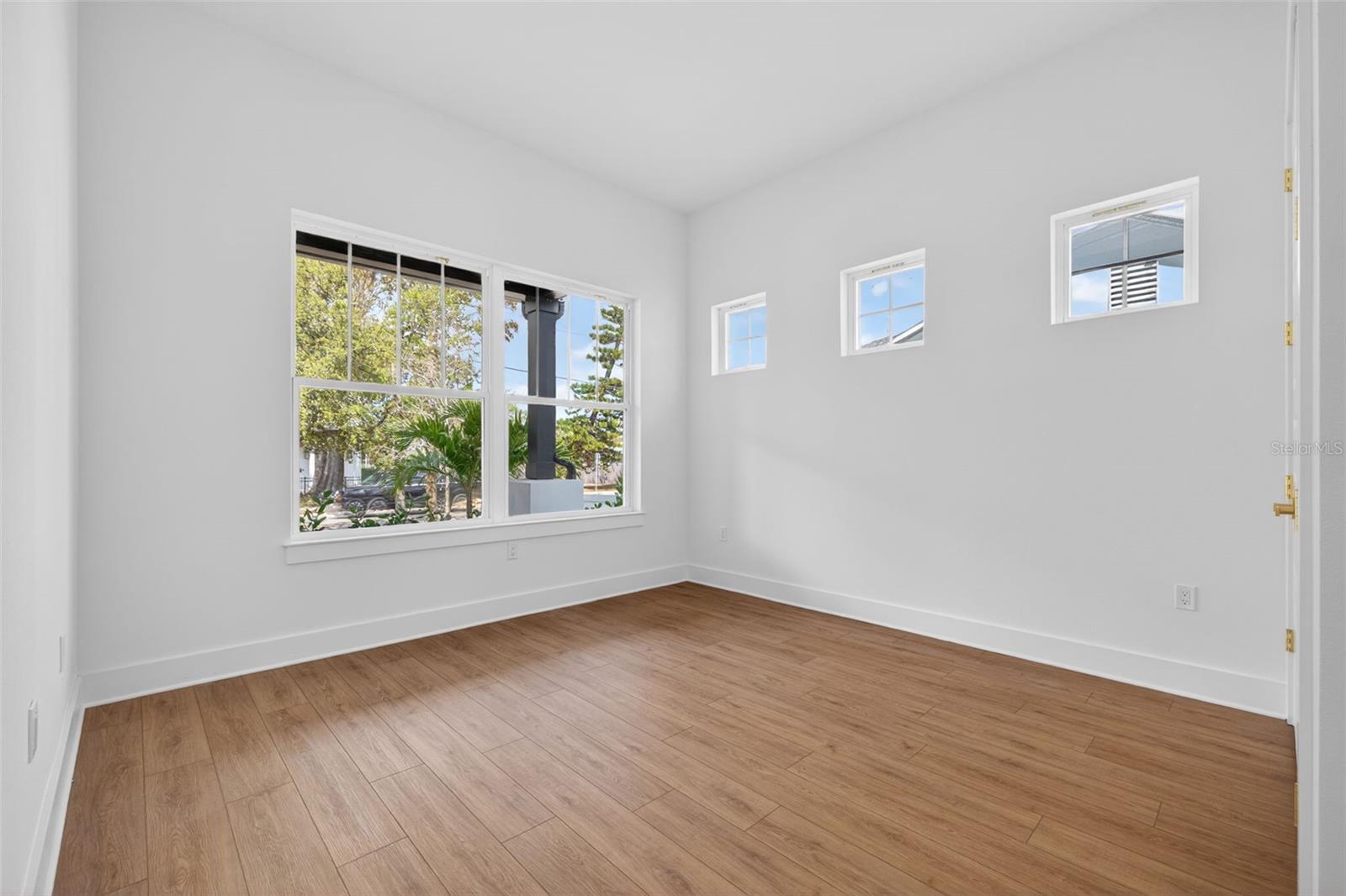 Downstairs Bedroom 4 w/ En-Suite.