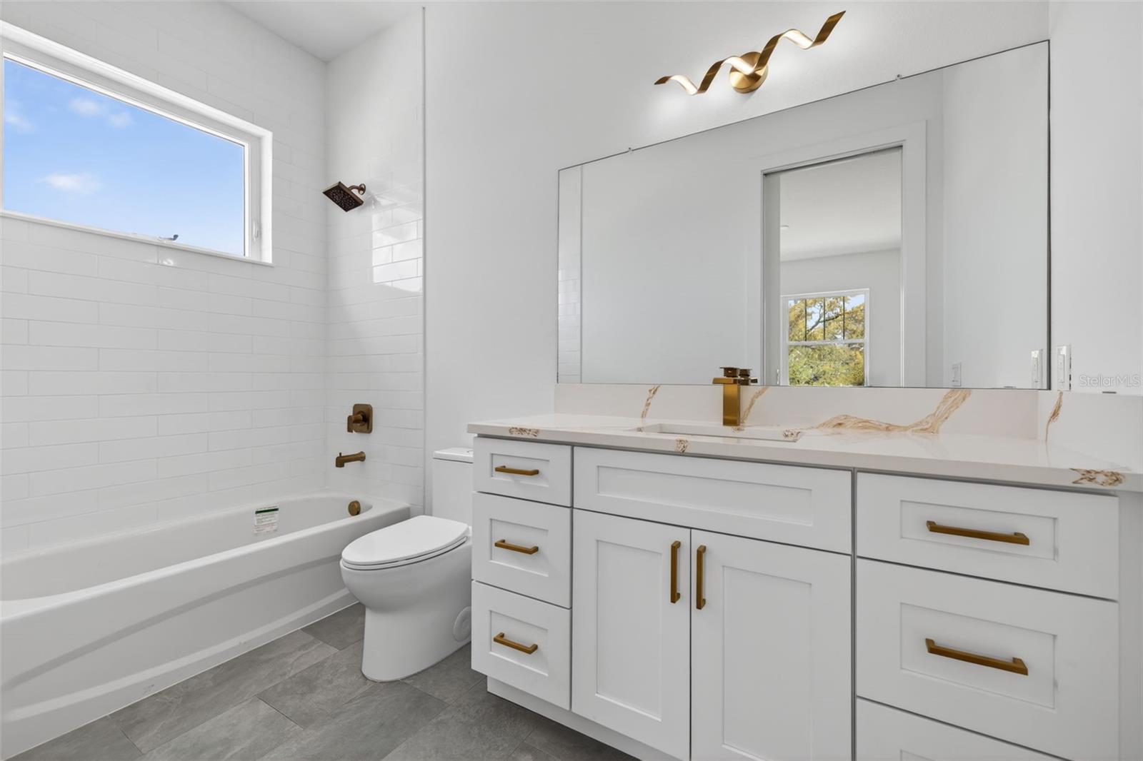 En-suite off upper bedroom 3