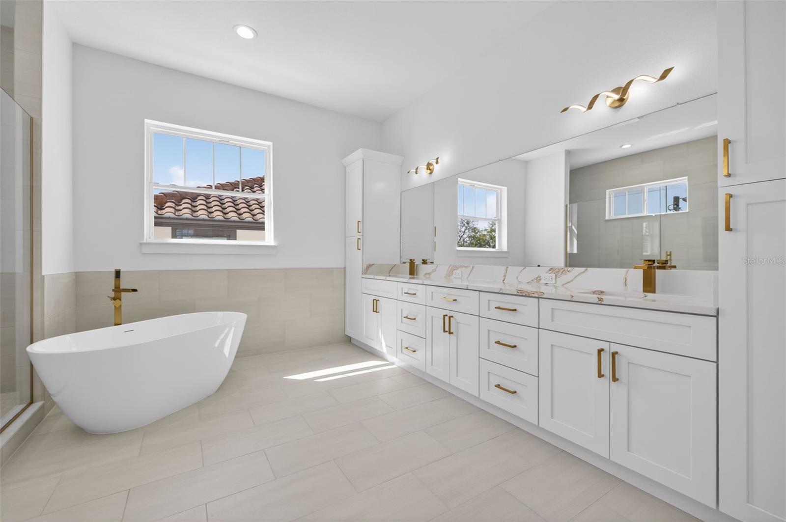 5-piece luxurious primary en-suite