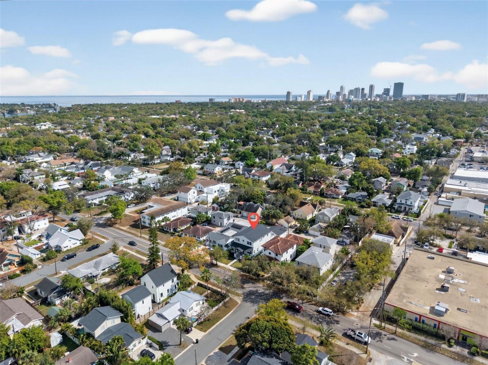 Ideal central location, minutes to all things St Pete, Beaches and HIGH & DRY