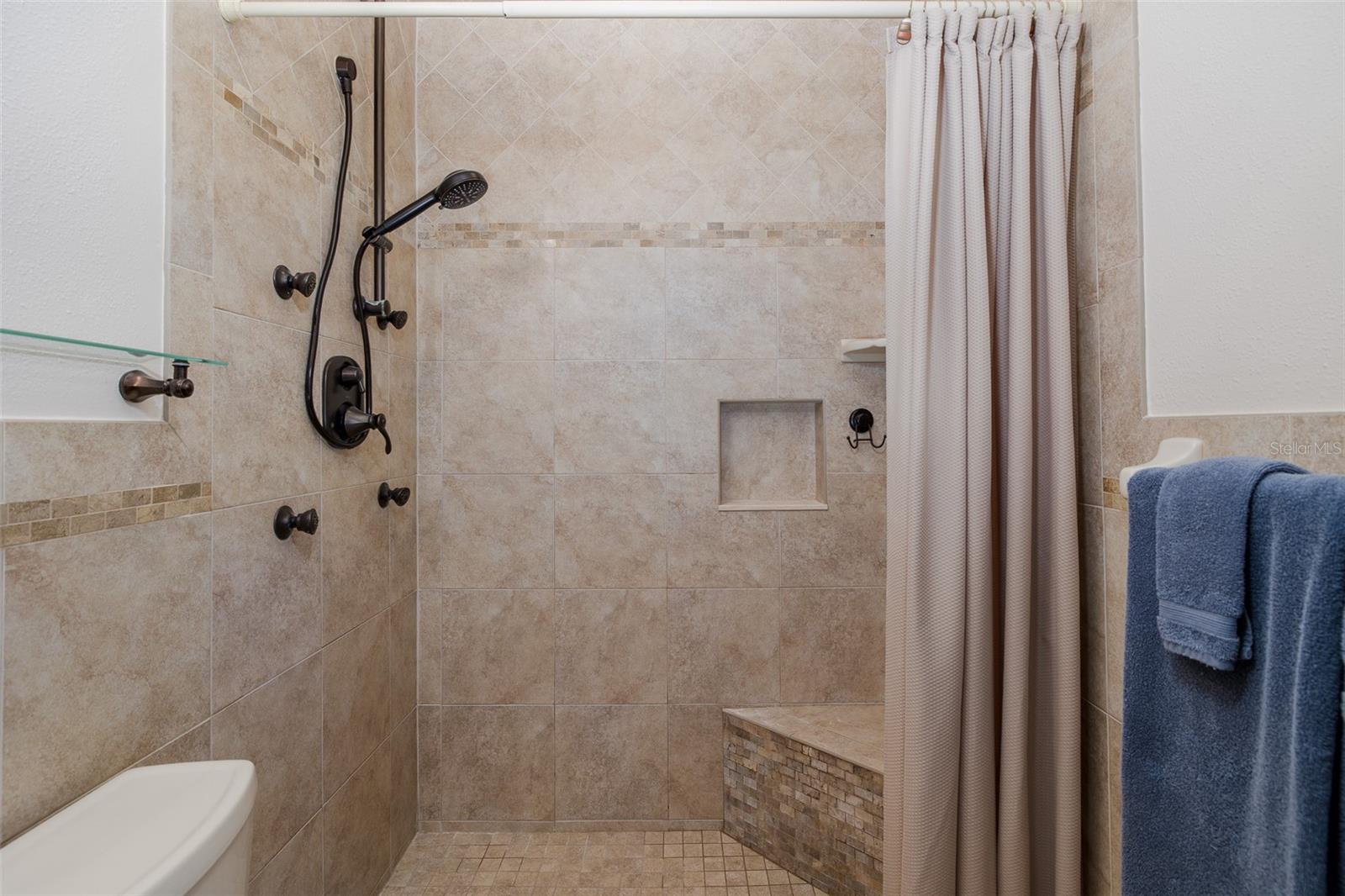 Primary en-suite shower