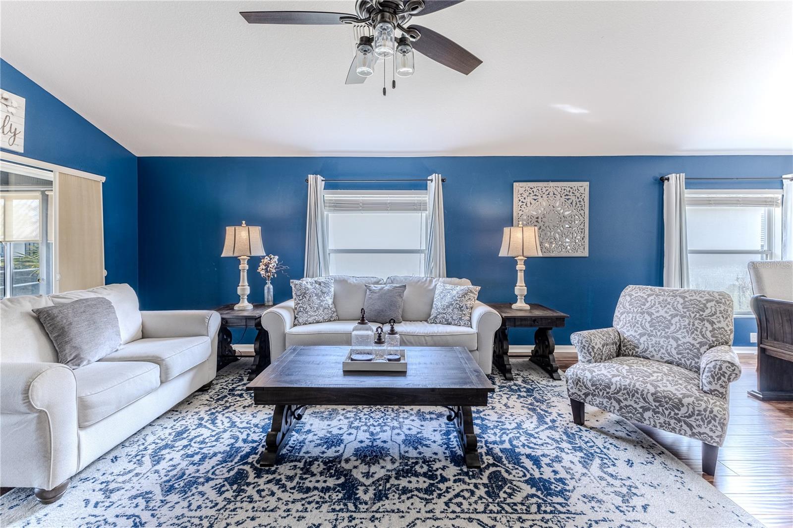 Living Room/Dining Area